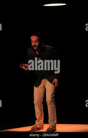 El actor Diego Luna durante la obra de teatro ¨ Cada Vez Nos Despedimos Mejor” de  en el Auditorio Cívico del Estado. 11Abril2014. HermosilloSonora Stock Photo