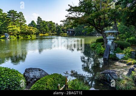 Scenic wiew of Kasumigaike pond at Kenrokuen garden with the iconic Kotojitoro Lantern on the banks, Kanazawa, Japan Stock Photo