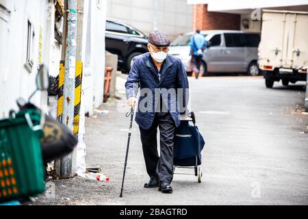 Elderly man wearing a protective facemask during the Coronavirus pandemic in Seoul, South Korea Stock Photo