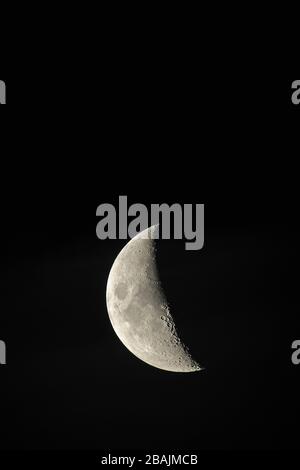 Mond, Erdmond, Halbmond gesehen von der Nordhalbkugel, Deutschland, Europa Stock Photo