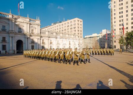 Santiago de Chile, Regiion Metropolitanana, Chile - Traditional ceremony of the changing of the guard at La Moneda Government Palace i Stock Photo