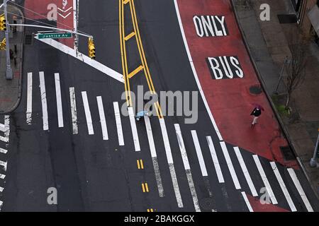 Queens, New York, USA. 28th Mar, 2020. Less than 1 mile from Elmhurst Hospital Center, considered the COVID-19 Epicenter in New York City, two people avoid crossing to close to each other in the New York City borogh of Queens, NY, March 28, 2020. New York now has one-third of the US reported 102,000 coronavirus infections. (Anthony Behar/Sipa USA) Credit: Sipa USA/Alamy Live News Stock Photo