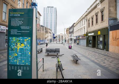 Glasgow, UK. 27 March 2020.   Pictured: Views of Glasgow City Centre showing empty streets, shops closed and empty railway stations during what would normally be a busy street scene with shoppers and people working within the city.  The Coronavirus Pandemic has forced the UK Government to order a shut down of all the UK major cities and make people stay at home. Stock Photo