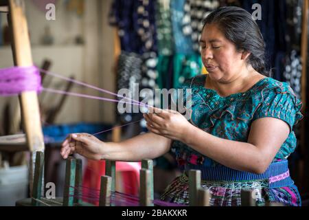 Lake Atitaln, Guatemala, 26th february 2020: mayan woman preparing yarns to weave traditional fabrics Stock Photo