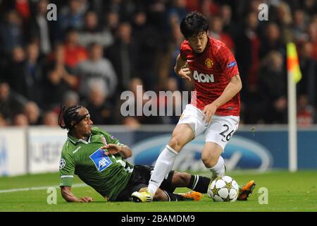 Manchester United's Shinji Kagawa (right) and Braga's Leandro Salino in action Stock Photo