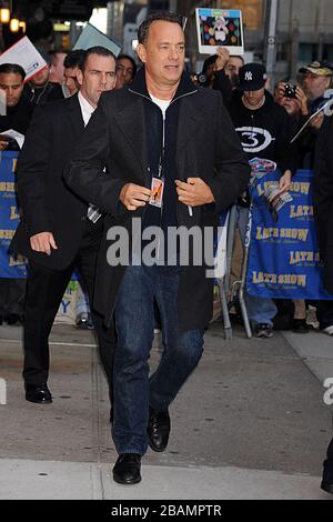 Manhattan, United States Of America. 29th Oct, 2009. NEW YORK - OCTOBER 29: Actor Tom Hanks leaves 'The Late Show With David Letterman' at the Ed Sullivan Theater on October 29, 2009 in New York City. People: Tom Hanks Credit: Storms Media Group/Alamy Live News Stock Photo