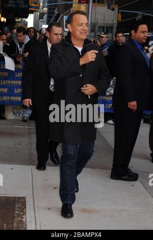 Manhattan, United States Of America. 29th Oct, 2009. NEW YORK - OCTOBER 29: Actor Tom Hanks leaves 'The Late Show With David Letterman' at the Ed Sullivan Theater on October 29, 2009 in New York City. People: Tom Hanks Credit: Storms Media Group/Alamy Live News Stock Photo