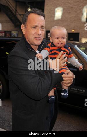 Manhattan, United States Of America. 29th Oct, 2009. NEW YORK - OCTOBER 29: Actor Tom Hanks leaves 'The Late Show With David Letterman' at the Ed Sullivan Theater on October 29, 2009 in New York City. People: Tom Hanks Credit: Storms Media Group/Alamy Live News Stock Photo