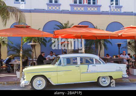 Miami Beach Florida,Ocean Drive,Art Deco Weekend,festival,fair,classic car,Chevrolet,al fresco sidewalk outside tables,dining,restaurant restaurants f Stock Photo
