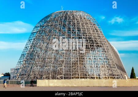 NASA Ames Research Center, Mountain View, CA, USA - September 9, 2012: Hangar One, for dirigibles, is one of the largest free-standing structures. Bui Stock Photo