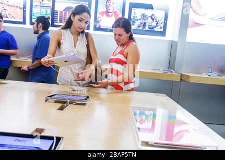 Miami Florida,Dadeland mall,The Apple Store,Apple iPad,product products  display sale,woman women female lady adult adults,servers employee  employees w Stock Photo - Alamy