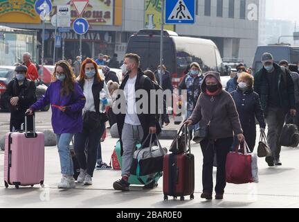 Kiev, Ukraine. 29th Mar, 2020. Ukrainians who were evacuated by train from Russia, due the spread of the COVID-19 coronavirus, are seen upon their arrival at the Central railway station of Kiev, Ukraine, on 29 March 2020. Ukrainian citizens who due to restrictive measures in connection with quarantine due the spread coronavirus COVID-19 are unable to crossed the border, were evacuated by the special train from Russia. Credit: Serg Glovny/ZUMA Wire/Alamy Live News Stock Photo