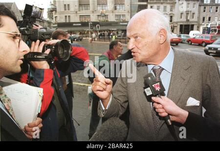 Sir James Goldsmith, leader of the Referendum Party, talking to the press prior to a regional party meeting at the Caledonian Hotel, Edinburgh. Goldsmith was born in 1933 and became a British billionaire businessman and founder of the short-lived eurosceptic Referendum Party in Britain which stood candidates in the 1997 UK general election. He died later that year in Spain. Stock Photo