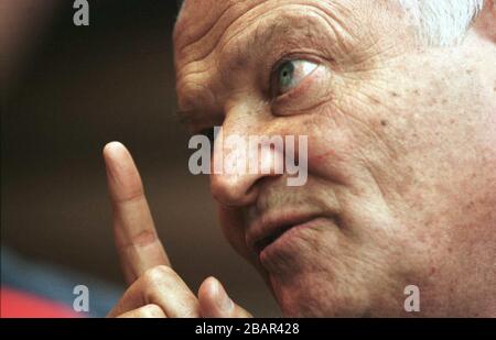Sir James Goldsmith, leader of the Referendum Party, talking to the press prior to a regional party meeting at the Caledonian Hotel, Edinburgh. Goldsmith was born in 1933 and became a British billionaire businessman and founder of the short-lived eurosceptic Referendum Party in Britain which stood candidates in the 1997 UK general election. He died later that year in Spain. Stock Photo