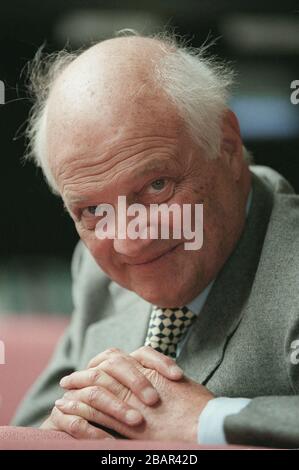 Sir James Goldsmith in his dressing room at the BBC in London prior to an appearance on a political show. Goldsmith was born in 1933 and became a British billionaire businessman and founder of the short-lived eurosceptic Referendum Party in Britain which stood candidates in the 1997 UK general election. He died later that year in Spain. Stock Photo