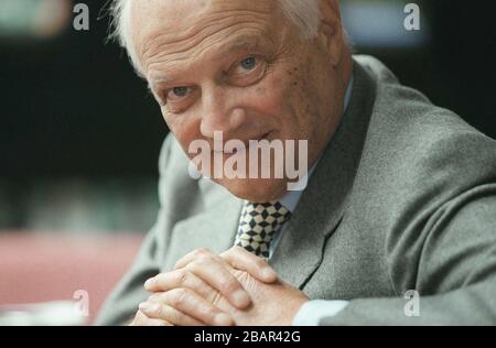 Sir James Goldsmith in his dressing room at the BBC in London prior to an appearance on a political show. Goldsmith was born in 1933 and became a British billionaire businessman and founder of the short-lived eurosceptic Referendum Party in Britain which stood candidates in the 1997 UK general election. He died later that year in Spain. Stock Photo