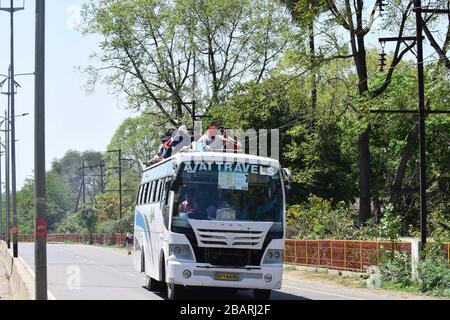 Prayagraj, India. 29th Mar, 2020. Prayagraj: People travel on roof of a bus as they going to their native places during Nationwide Lockdown in wake of Corona Virus pandemic in Prayagraj (Allahabad) on Sunday, March 29, 2020. (Photo by Prabhat Kumar Verma/Pacific Press) Credit: Pacific Press Agency/Alamy Live News Stock Photo