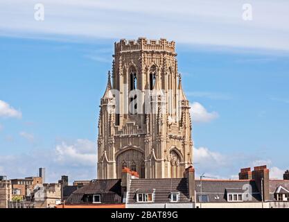 The tower of the Wills Memorial Building at the University of Bristol in Bristol, UK rises above surrounding buildings. Stock Photo