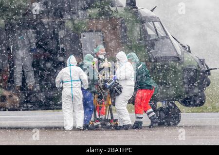 29 March 2020, North Rhine-Westphalia, Mülheim an der Ruhr: A patient is transported at the airport from a military helicopter. A total of two patients are to be transported from Metz in France to the University Hospital in Essen. Photo: Marcel Kusch/dpa Stock Photo