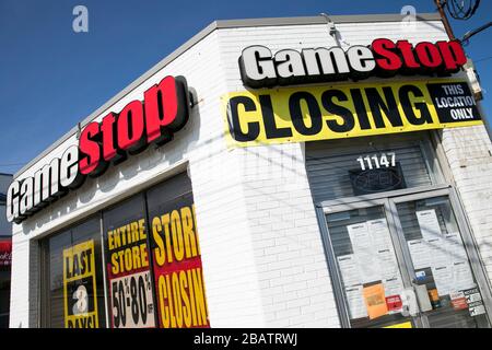 'Store Closing' signs outside of a GameStop retail store location in Wheaton, Maryland on March 26, 2020. Stock Photo