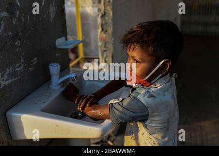 Dhaka, Bangladesh. 27th Mar, 2020. A child washing hands with anti-bacterial soap as a preventive measure against the COVID-19 coronavirus, at Sadarghat Launch Terminal, in Dhaka, Bangladesh, on March 27, 2020. (Photo by Zabed Hasnain Chowdhury/Sipa USA) Credit: Sipa USA/Alamy Live News Stock Photo