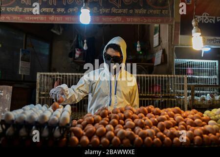 Dhaka, Bangladesh. 27th Mar, 2020. Bangladeshi people have wearing face mask and Personal Protective Equipment (PPE) as a preventive measure against the COVID-19 coronavirus, in Dhaka, Bangladesh, on March 27, 2020. (Photo by Zabed Hasnain Chowdhury/Sipa USA) Credit: Sipa USA/Alamy Live News Stock Photo