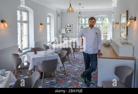 Cottbus, Germany. 25th Mar, 2020. Tim Sillack, chef and owner of the renovated Cavalierhaus in the Fürst-Pückler-Park Branitz, is standing in the empty breakfast room. For the planned opening on April 1, he and his kitchen team spent a week cooking up and down the menu for a trial period. But the opening is cancelled for the time being due to the Corona Pandemic. (to dpa "60 kilos of wild boar leg in the freezer: the Cavalierhaus is only sleeping") Credit: Patrick Pleul/dpa-Zentralbild/ZB/dpa/Ģ����ý Live News Stock Photo