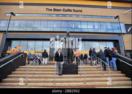 A general view of the statue of Stan Cullis outside Molineux Stadium, home of Wolverhampton Wanderers Stock Photo