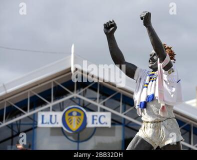 A general view of the Billy Bremner statue draped in club scarves outside Elland road Stock Photo