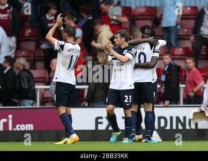 Everton's Romelu Lukaku (right) celebrates with his team-mates after the final whistle. Stock Photo