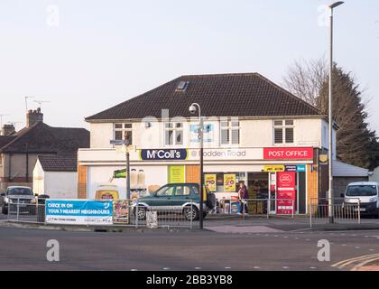 Look in on your 5 nearest neighbours sign outside a convenience store in Frome during the Covid-19 pandemic lockdown, March 2020. Stock Photo