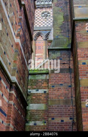 Keble College, Oxford, Parks Road; gap between two buildings which face Parks Road, showing a glimpse of the Chapel behind Stock Photo