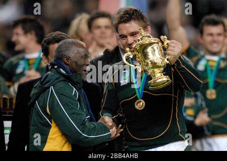 John Smit (South Africa, captain, right) shows South African President Thabo Mvuyelwa Mbeki (left) the Webb Ellis Trophy. England Vs South Africa. Rug Stock Photo