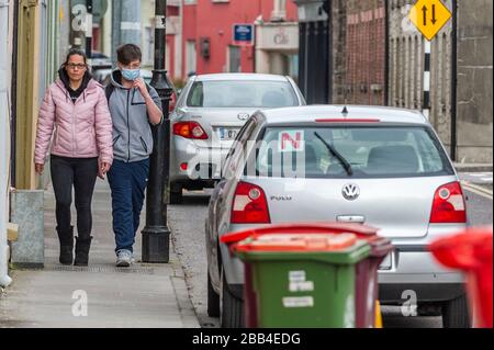 Clonakilty, West Cork, Ireland. 30th Mar, 2020.  After the government imposed a mandatory 'Stay at Home' order on Friday last, the streets of West Cork are almost deserted.   A man wears a mask to protect himself from Covid-19. Credit: Andy Gibson/Alamy Live News Stock Photo