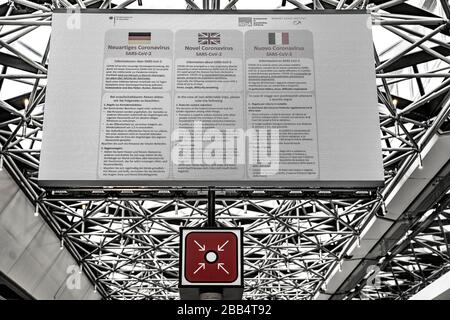 Infoanzeige des Robert Koch Instituts zum Conronavirus / Sars-Cov2 am Flughafen Tegel in Berlin Stock Photo