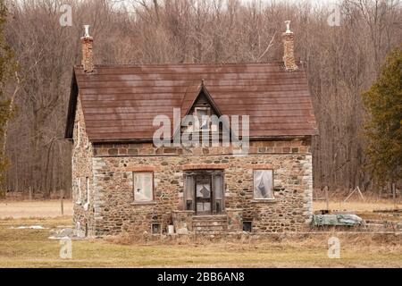Derelict house on farmland Stock Photo