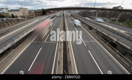Glasgow, UK. 30th Mar, 2020. Pictured: The M8 Motorway which passes over the Kingston Bridge, Scotland's business bridge, is seen with free light and free flowing traffic which would normally otherwise be gridlocked in a traffic jam. The Kingston Bridge normally handles 150,000 vehicles per day under normal operations, however due to the lockdown imposted by the UK government, the number of vehicles has dwindled considerably. Credit: Colin Fisher/Alamy Live News Stock Photo
