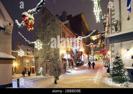 Nightime scene of Rue Sous le Fort during the Christmas period. Old Quebec City's Lower Town, Quebec City, Quebec, Canada Stock Photo