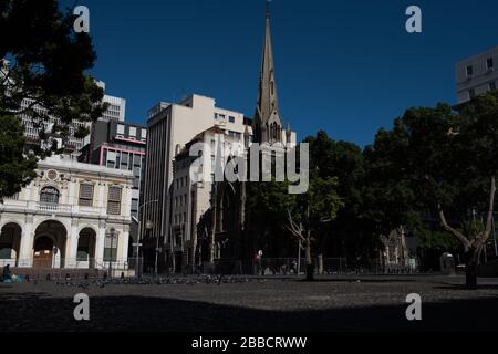 Greenmarket Square, Cape Town's popular African art tourist market, is closed as part of South Africa's lockdown strategy against the Coronavirus Stock Photo