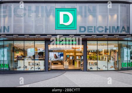 30.03.2020, Essen, Ruhr area, North Rhine-Westphalia, Germany - deserted shopping streets, corona crisis, closed shops on Limbecker Strasse, in the ba Photo - Alamy