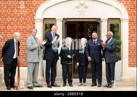 The Tipper Sisters Joyce and Kathy, Surrey's oldest members (centre) pose with Surrey Chairman Richard Thompson (3rd left), Sir Trevor MacDonald (right) and Mr M.A.R Galadari (2nd right) during a reception for the opening of the new Member's Pavilion at the Kia Oval Stock Photo