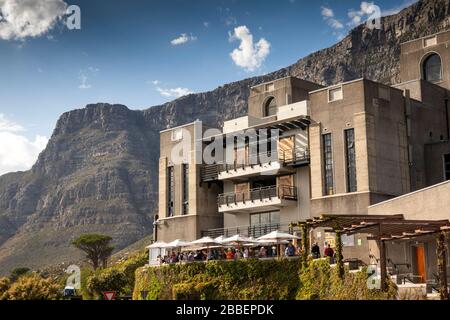 South Africa, Cape Town, Tafelberg Road, Table Mountain Aerial Cableway, visitors at Art Deco lower station Stock Photo