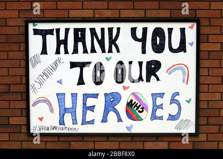 Handwritten thank you to our NHS heroes sign on brick wall Stock Photo