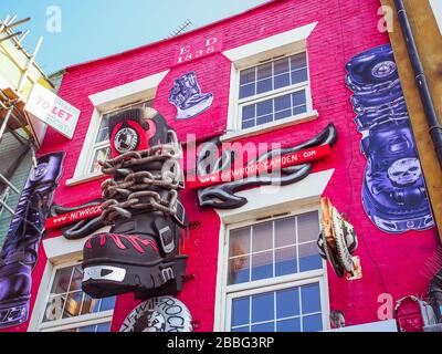 Camden Market/Camden Lock, a pedestrian-only road and large retail markets located in Camden - London Stock Photo