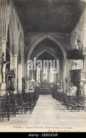 Vintage postcard showing the interior of the Sint-Niklaaskerk (Eglise St-Nicolas) in Veurne (Furnes in French) in the early 20th century, Veurne is a Stock Photo