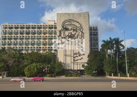 Classic cars in front of Che Guevara, Plaza de la Revolucion, Havana, Cuba Stock Photo