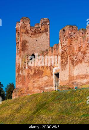 Red brick castle in Castelfranco Veneto, Venezie Stock Photo - Alamy