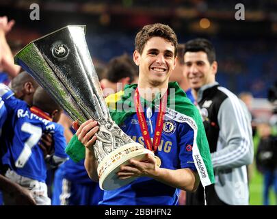 Chelsea's Emboaba Oscar celebrates with the UEFA Europa League trophy Stock Photo