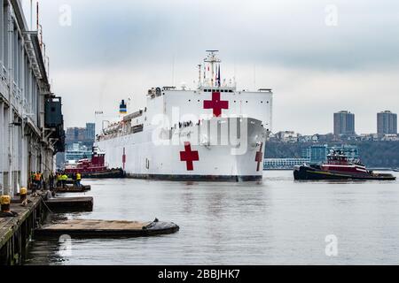 New York, NY, March 30, 2020 – The USNS Comfort arrived in New York Harbor to support the national, state and local response to the coronavirus (COVID-19). The hospital ship will provide approximately 1,000 beds for urgent care patients not infected with the virus, relieving pressure on local hospital systems. K.C. Wilsey/FEMA Stock Photo