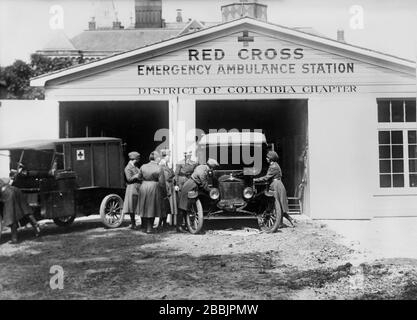 Red Cross Emergency Ambulance station of the District of Columbia Chapter, during Influenza Epidemic, Washington, D.C., USA, American National Red Cross Photograph Collection, October 1918 Stock Photo